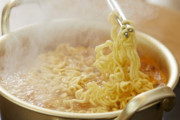 韓国人「日本は凄い国だ！」世界初のインスタントラーメンを日本が1958年に発売していた‥　韓国の反応
