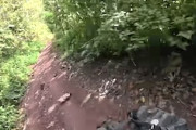 【動画】よそ見運転でR1250GSを谷底に落としてしまったバイク乗り(´･_･`)