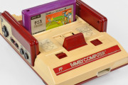 【画像】30年以上前の完全未開封の新品ファミコン(プレミア確定)をガチで開封するｗｗｗｗｗ