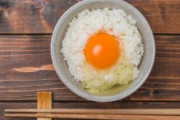 【夜食】「卵かけご飯」へ手軽に出来るトッピングを教えてくれ