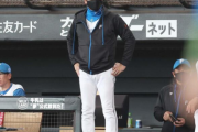 【日本ハム】新庄監督が初安打の記念球狙い？　ベンチ最前列仁王立ち　有薗直輝は４打席で…