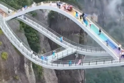 【朗報】中国の橋、ガチで芸術的で凄いと話題。日本の古臭いのとは大違い