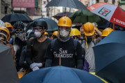 香港政府、今度は「覆面禁止法」導入検討へ　デモ隊の匿名性を排除する狙い