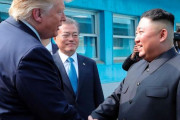 北朝鮮、金正恩の首脳外交映像物から文在寅大統領だけ削除…「透明人間扱い」＝韓国の反応