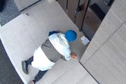 【動画】なにこれ怖い。置き配の住所をメモる不審者が撮影される(((ﾟДﾟ)))