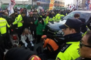 【韓国の反応】釜山 太極旗集会で車両突進 7人がケガ ... ウリ共和党「テロは明白」