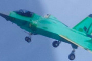 中国の新しいステルス艦載機J-35(J-21)初飛行か