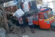 【動画】インドで荷下ろし中の包が爆発してしまう事故が撮影される。