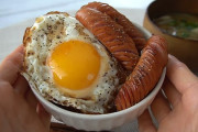 目玉焼き丼、無い。