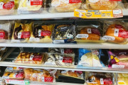 韓国人「日本のコンビニに行って驚いた…種類豊富なパン棚はなぜこんなに充実しているのか？」→「想像以上の満足度…（ﾌﾞﾙﾌﾞﾙ」