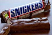 通常サイズのスニッカーズを毎日5本くらい食べてるんだけど、カロリー調べたらめっちゃ高くて後悔してる