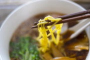 【ドン引き】彼女のラーメンの「食べ方」を見て冷めた...周りの人も嫌な顔するレベル→どんな食べ方かというと・・・
