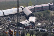 【スペイン列車事故】赤信号で列車出発指示か　68人死亡・・・・