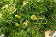 【残すな】セルフうどん屋でネギとかの薬味を大量に入れる奴の正体