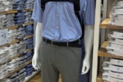 【画像】男のお出かけ服装の正解がこれらしい、ダサすぎるだろ