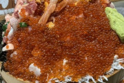 【画像】山盛り海鮮丼を「こぼさず」に食べる技