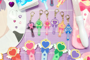 「サンキューマート」魔法少女デザインの推し活グッズ新登場！ステッキ風うちわグリップやぬいポーチにときめく
