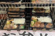 外国人「この弁当が330円で買える、だから俺は日本が好きなんだ」