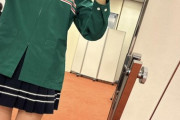 【乃木坂46】セブンイレブン制服にこのミニスカ美脚の破壊力！！！