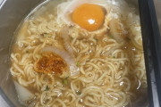お前らラーメンに生卵許せるタイプか？