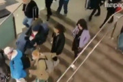 【イタリア人逃亡】新型コロナ　北部閉鎖でミラノ脱出！我先にと駅に押し寄せる／動画