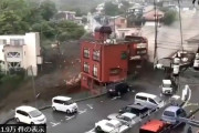 崩壊の動画・熱海で土砂崩れ。因果関係は不明ですが、付近にメガソーラーが設置されていたのは事実だそうです。同様のケースも全国で増えている。