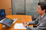 【画像】安倍晋三さん、ゲーミングノートPCを使う