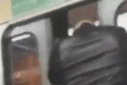 【動画】ロシア人、電車走行中にドアをこじ開けて下車するｗｗｗ