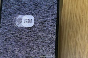 【画像】ワイのスマホ､よくわからんぶっ壊れ方をする。お前らの想像の22.3倍壊れてる