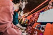 英紙「大人になってもゲームをする奴は成長しすぎた小学生」