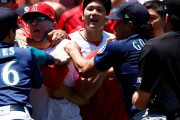 【動画】大谷翔平、自ら大乱闘の輪に飛び込む
