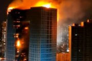 【衝撃映像】中国大連の高層ビルが大炎上　居住者818人　中国メディア「消防車30台以上が駆けつける、今のところ死傷者なし」