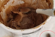 【韓国】ハーゲンダッツアイスクリームの中に「虫混入」か
