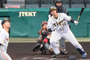阪神　ドラ2井上が1軍初安打初打点！　レフトの頭上越える強烈な一打