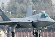 F-35にそっくり？中国の戦闘機J-35(J-31)、正式デビューへ