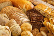 フランス人、フランスパンを一人あたり年間500本以上食べてる