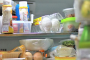 数年前から冷蔵庫に入れておいた食品がたまーになくなる。スライスチーズ1枚とかアイス1個とか…