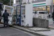 「最近、自動販売機で飲み物買った？」→10年で激減、街から消え続ける理由