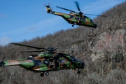 フランス陸軍のNH90汎用ヘリコプターがコマンドー部隊と共同で潜入作戦訓練を実施！