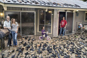 アメリカ人一家、大量の銃のコレクションを披露して叩かれてしまう…