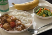 「給食で好きなメニュー」小中学生2000人調査、2位は「フルーツポンチ」、1位は？