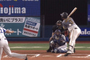 阪神・大山、150キロが横っ腹に直撃し倒れ込む