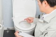 【朗報】 トイレが詰まったから業者を呼んだワイ、本来20万はかかるところを8万にサービスしてもらう