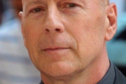 ブルース・ウィリスさんが俳優業を引退　失語症と診断