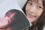 上坂すみれ、可憐な巻き髪ショットを披露
