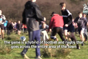 ◆小ネタ◆毎年懺悔節にイングランドの田舎町の野山川で町人総出で行われるフットボールがワイルドすぎて草