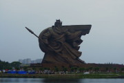 中国に立つ57mの巨大な関羽像、実は違法建築でしたｗｗｗｗｗ