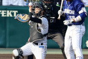 阪神　ドラフト7位中川勇斗が甲子園初マスク　９回登場し斎藤とバッテリー、３者凡退で勝利のハイタッチ