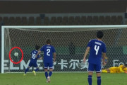 ◆悲報◆U23中国代表GKさん、PKで佐藤龍之介に「お前の好きなコースはわかってるゾ」と駆け引きしたのに真逆に飛んでしまう😂