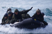 陸上自衛隊「水陸機動団」、主たる戦術は海から上陸して敵の侵攻阻止！